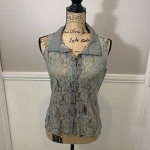 ⭐️7 for $25⭐️Lace Button Down